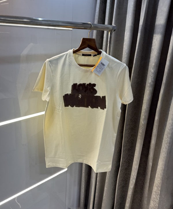 LOUIS VUITTON CREAM LOGO WORK IMPORTED T-SHIRT Urban Classics Store