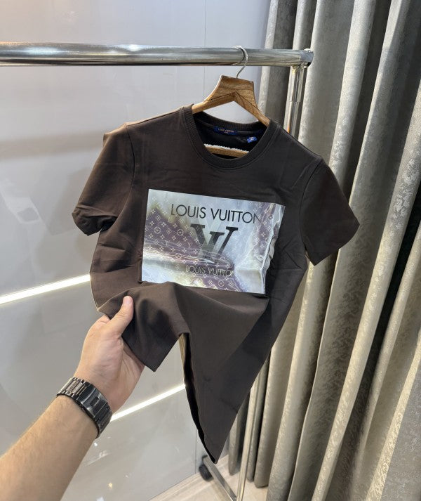 LOUIS VUITTON BROWN LOGO WORK IMPORTED T-SHIRT Urban Classics Store
