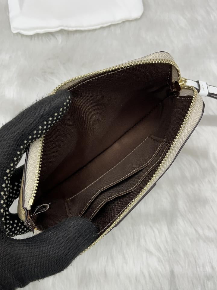 COACH W6 CORNER WRISTLET WHITE BROWN WITH OG BOX & DUST COVER Urban Classics Store