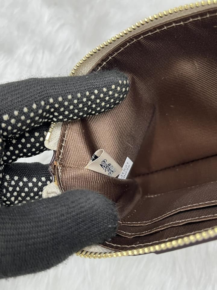 COACH W6 CORNER WRISTLET WHITE BROWN WITH OG BOX & DUST COVER Urban Classics Store