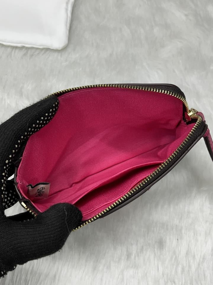 COACH W3 CORNER WRISTLET PINK BLACK WITH OG BOX & DUST COVER Urban Classics Store