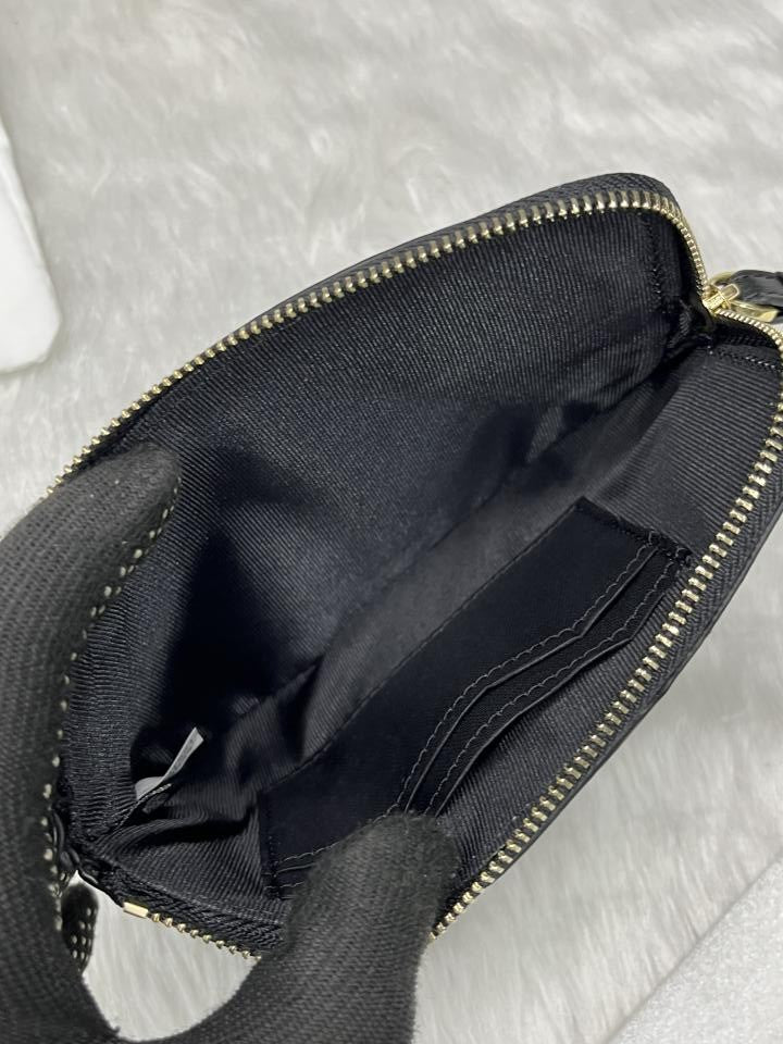 COACH W1 CORNER WRISTLET ALL BLACK WITH OG BOX & DUST COVER Urban Classics Store