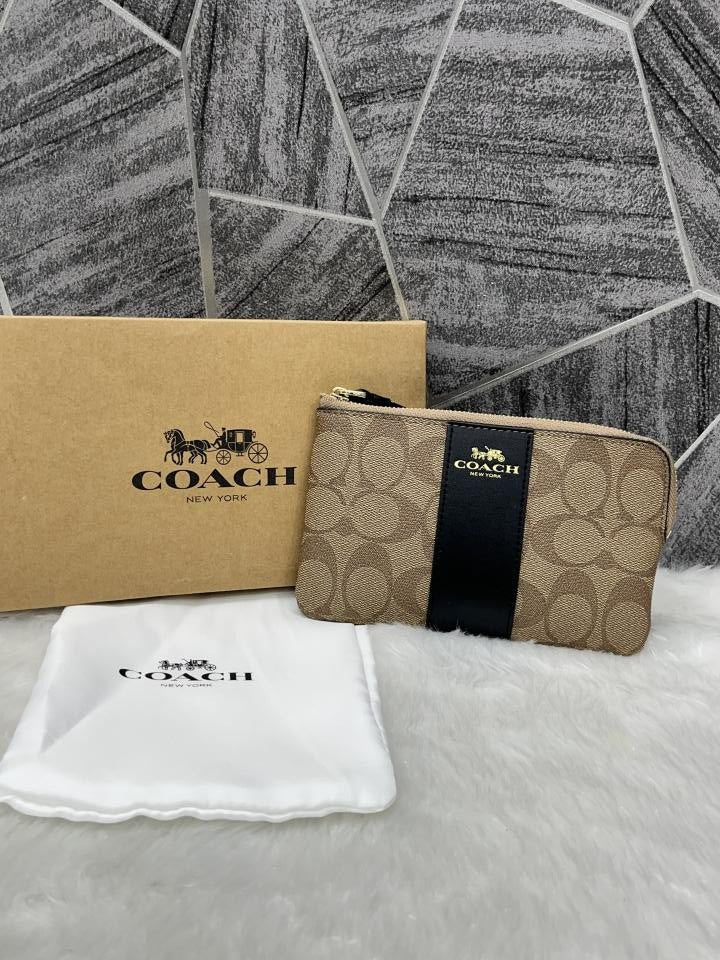 COACH W7 CORNER WRISTLET SIGNATURE WITH OG BOX & DUST COVER Urban Classics Store