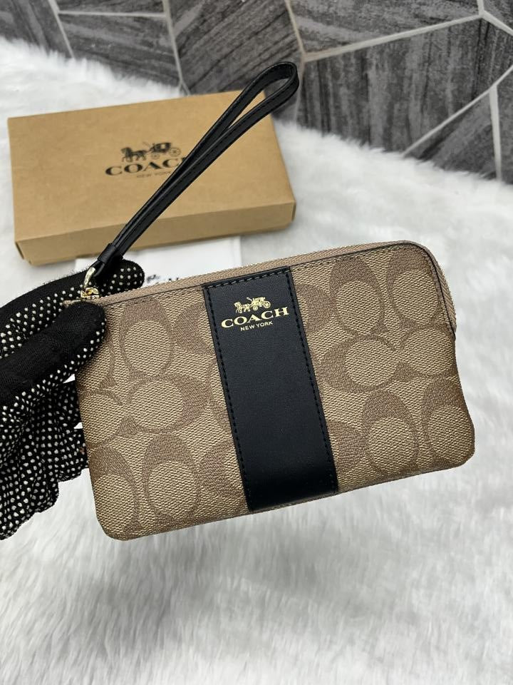 COACH W7 CORNER WRISTLET SIGNATURE WITH OG BOX & DUST COVER Urban Classics Store