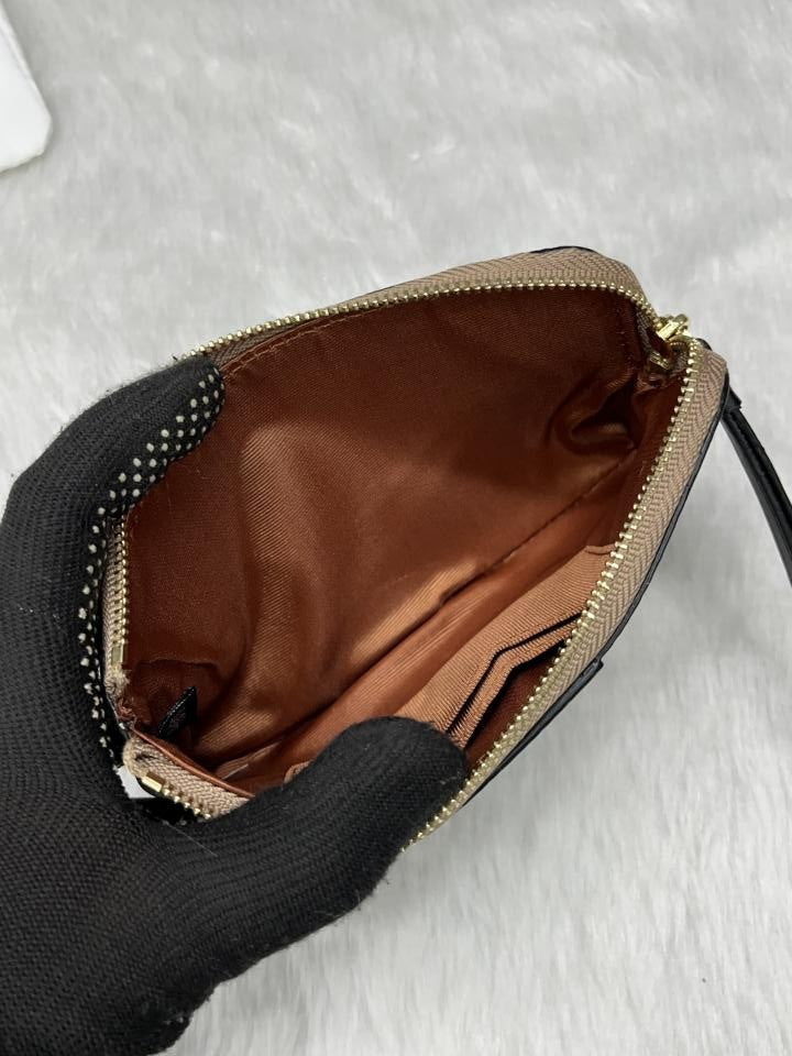 COACH W7 CORNER WRISTLET SIGNATURE WITH OG BOX & DUST COVER Urban Classics Store