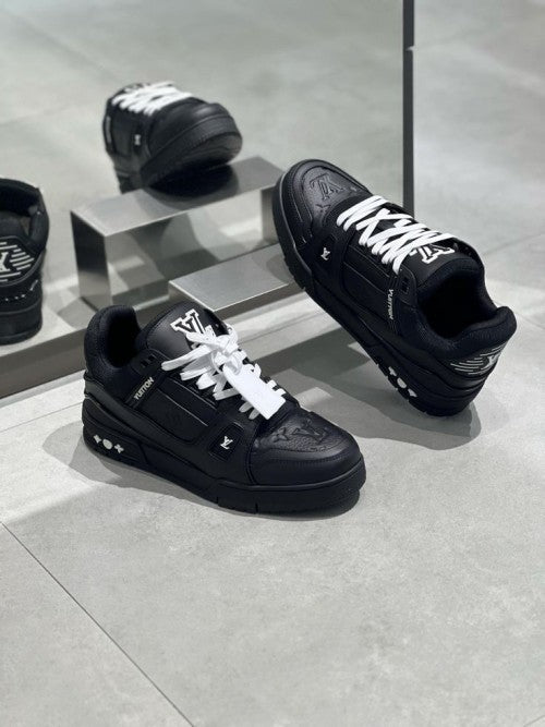 LOUIS VUITTON TRAINER ALL BLACK WITH ACCESSORIES Urban Classics Store