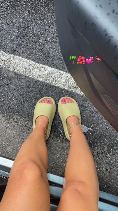 ADIDAS YEEZY GREEN SLIDES WITH ORIGINAL BOX Urban Classics Store