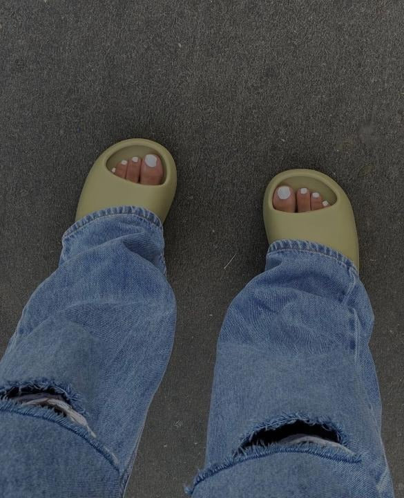ADIDAS YEEZY GREEN SLIDES WITH ORIGINAL BOX Urban Classics Store