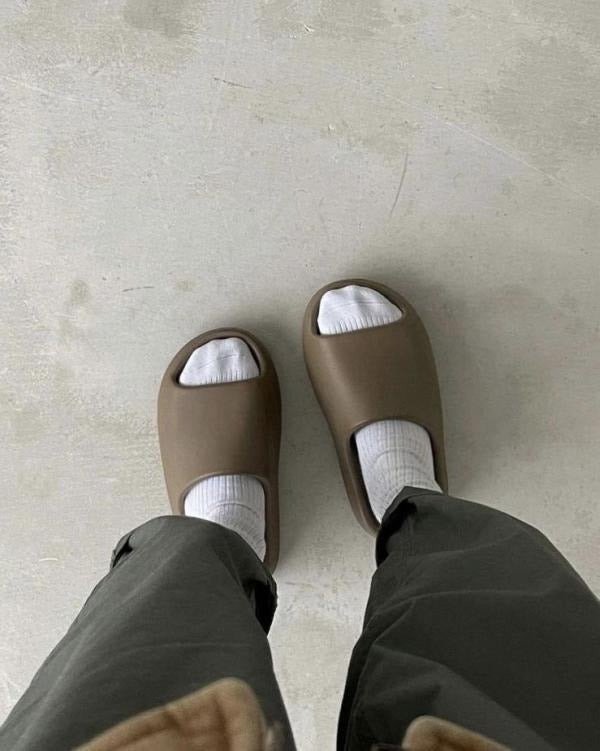 ADIDAS YEEZY BROWN SLIDES WITH ORIGINAL BOX Urban Classics Store