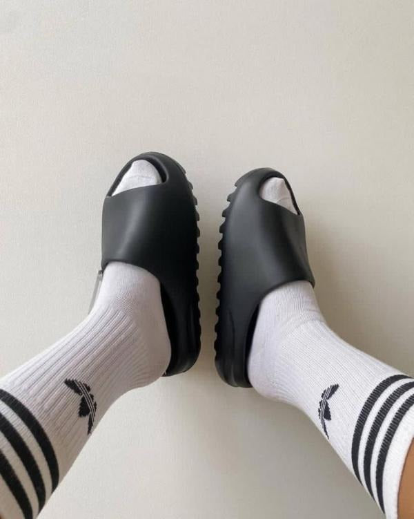 ADIDAS YEEZY BLACK SLIDES WITH ORIGINAL BOX Urban Classics Store