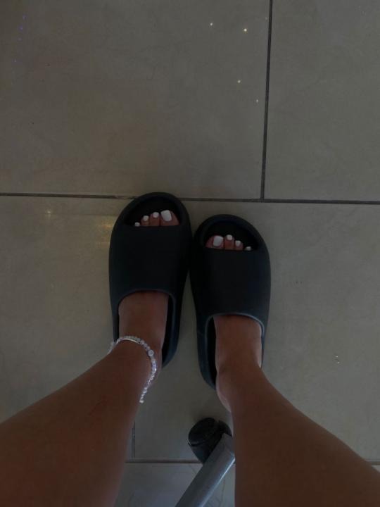 ADIDAS YEEZY BLACK SLIDES WITH ORIGINAL BOX Urban Classics Store