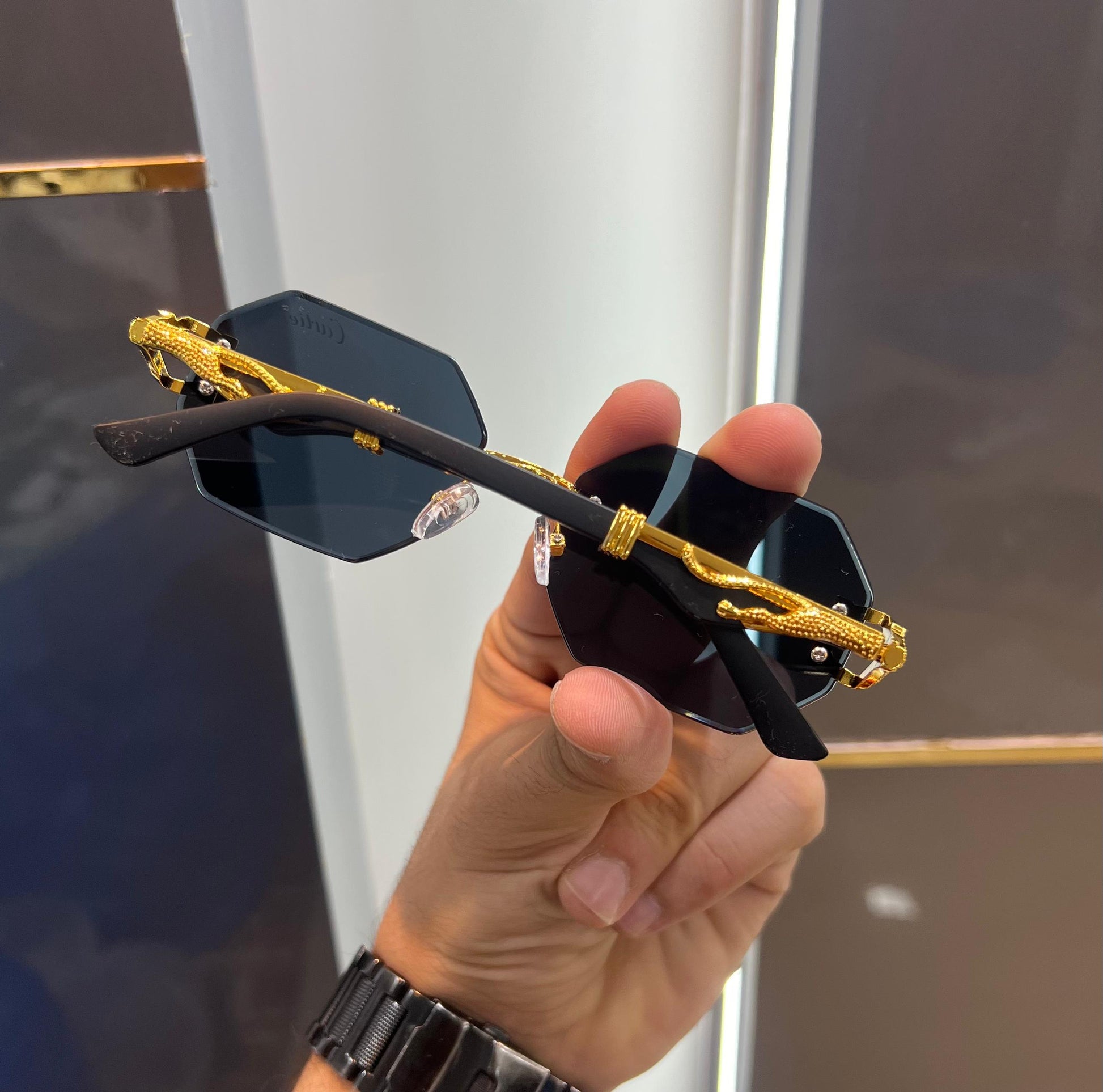 CARTIER STYLISH BLACK SUNGLASS WITH OG BOX Urban Classics Store