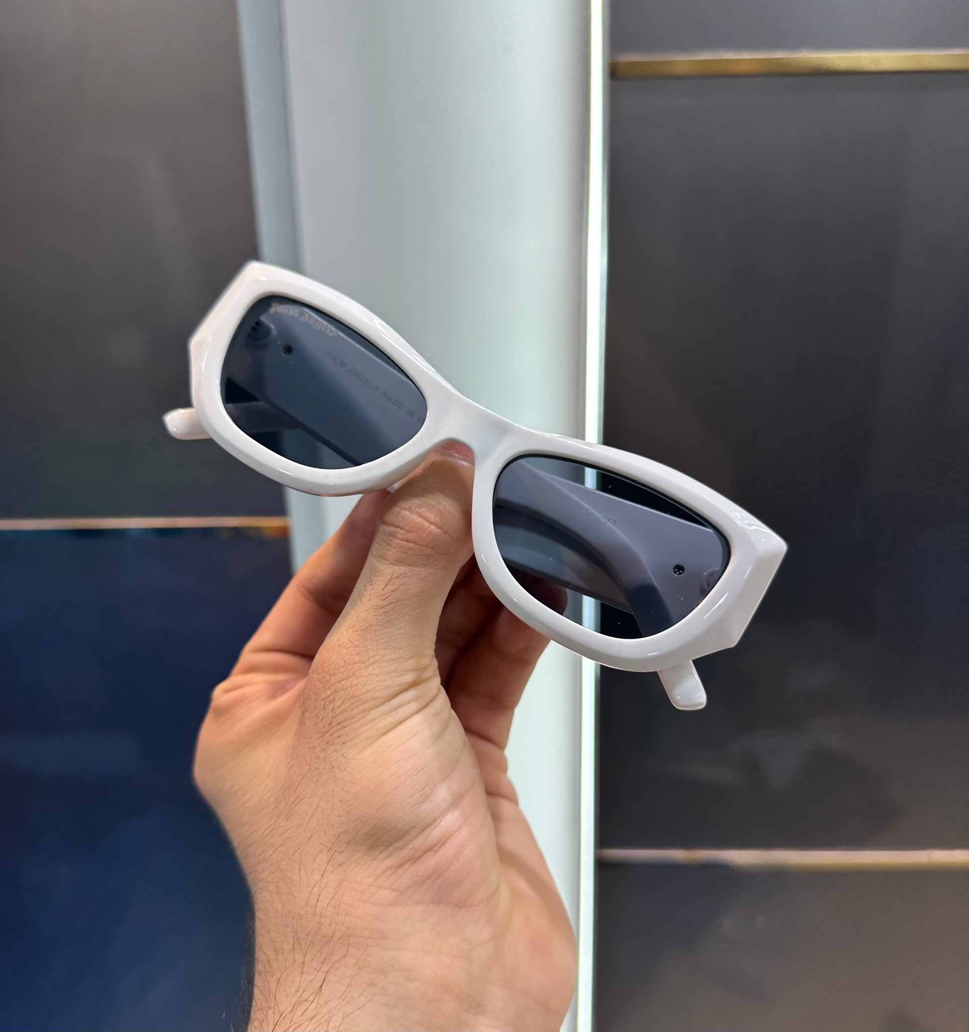 PALM ANGELS DESIGNER WHITE SHADE WITH OG BOX Urban Classics Store