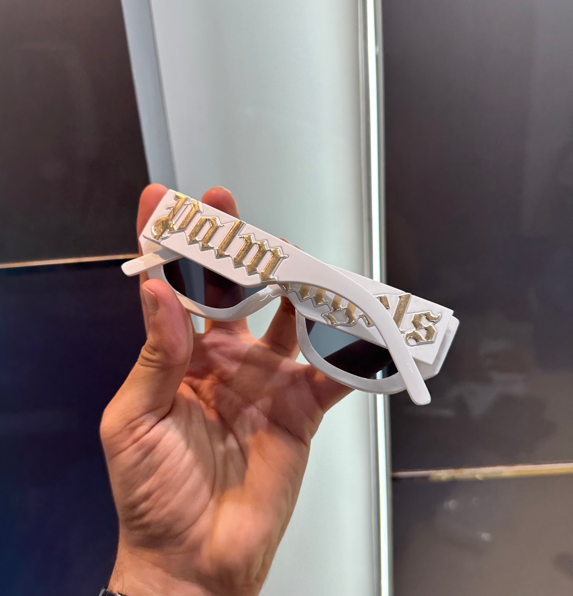 PALM ANGELS DESIGNER WHITE SHADE WITH OG BOX Urban Classics Store