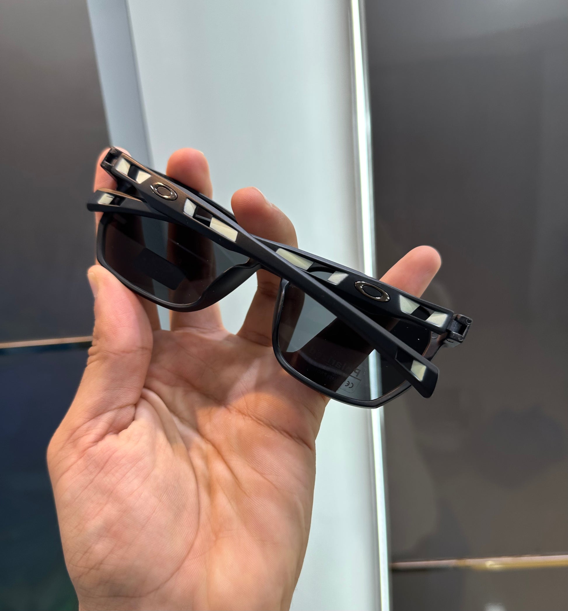 OAKLEY LEGEND BLACK FRAME (WHITE LASHES) SUNGLASSES WITH OG BOX Urban Classics Store