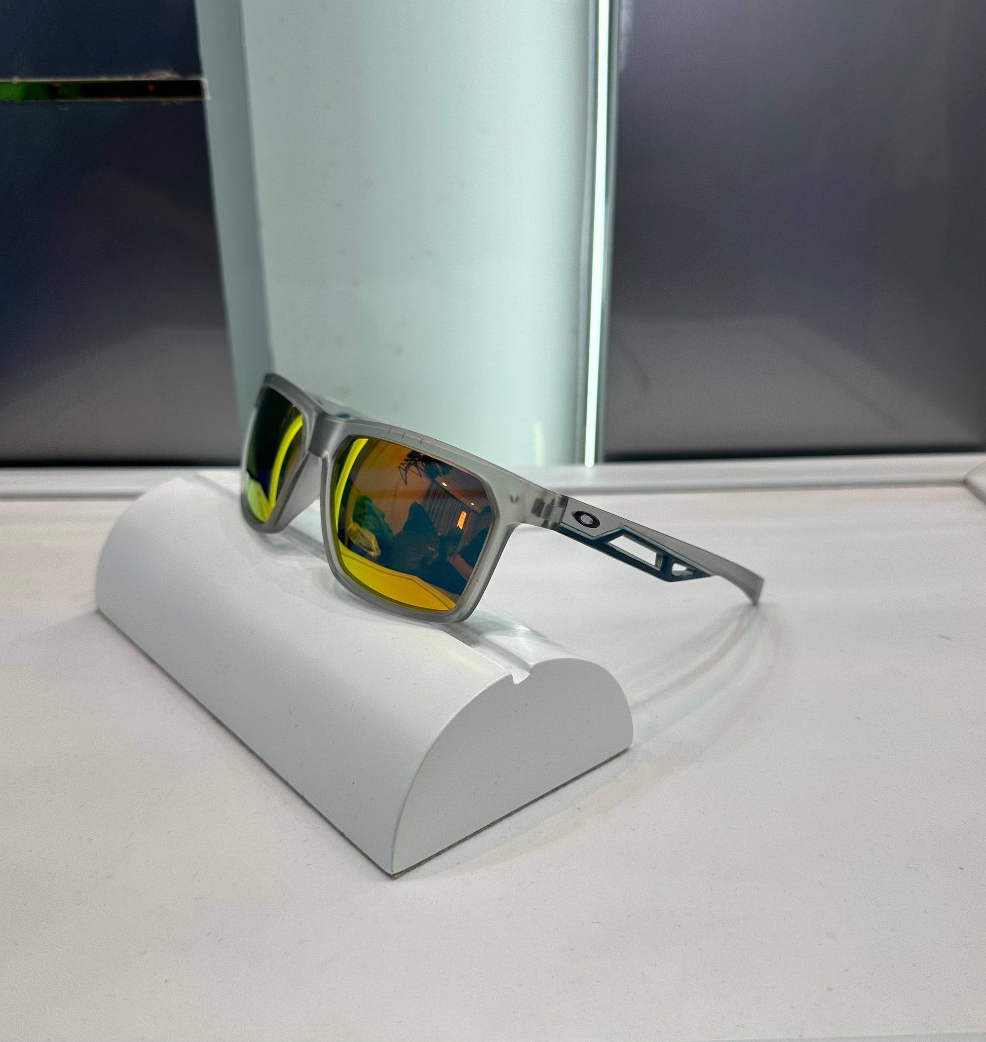 OAKLEY LEGEND SILVER FRAME *RAINBOW* SUNGLASSES WITH OG BOX Urban Classics Store