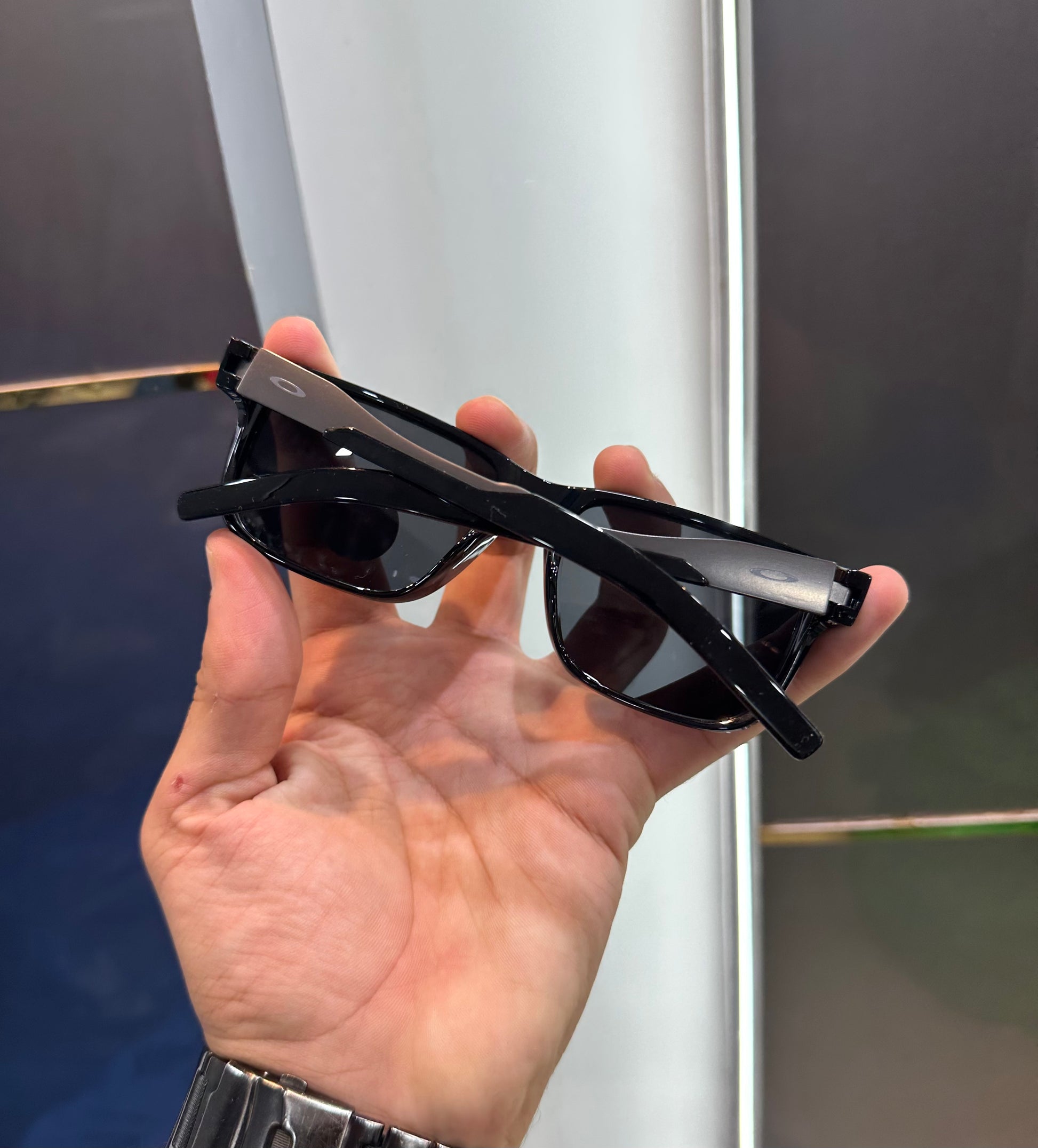 OAKLEY BLACK SQUARE FRAME SUNGLASSES WITH OG BOX Urban Classics Store