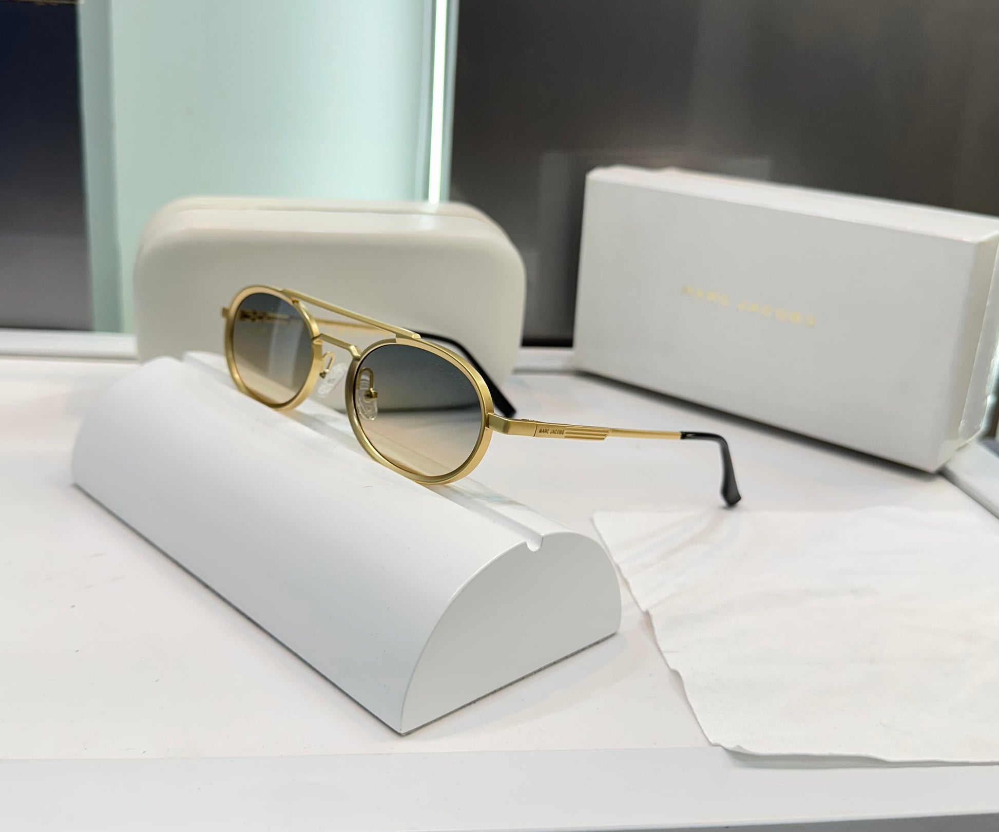 MARC JACOBS * GOLDEN METAL* PREMIUM SUNGLASS WITH OG BOX Urban Classics Store