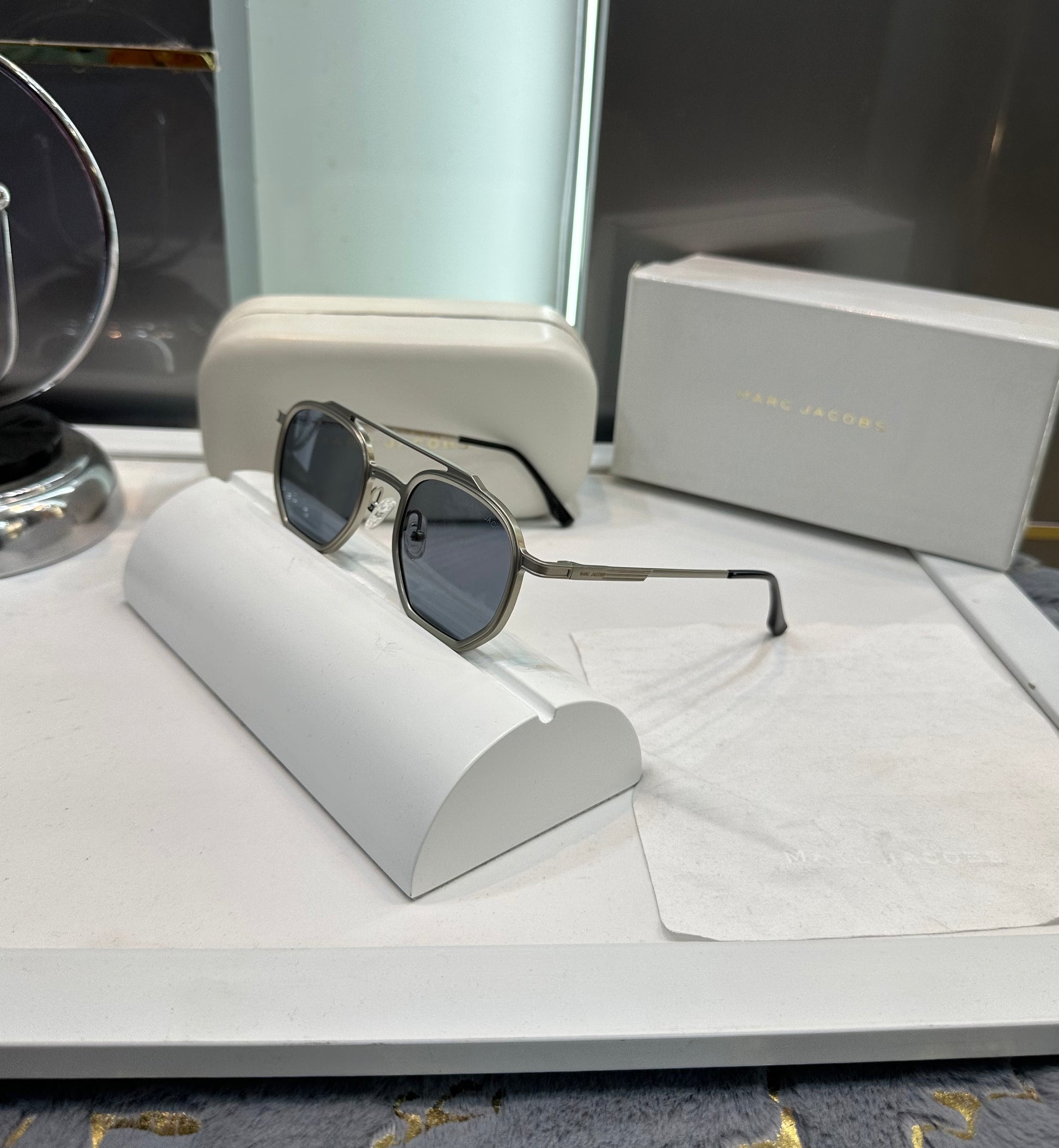MARC JACOB PLATINUM EDITION SUNGLASSES WITH OG BOX Urban Classics Store