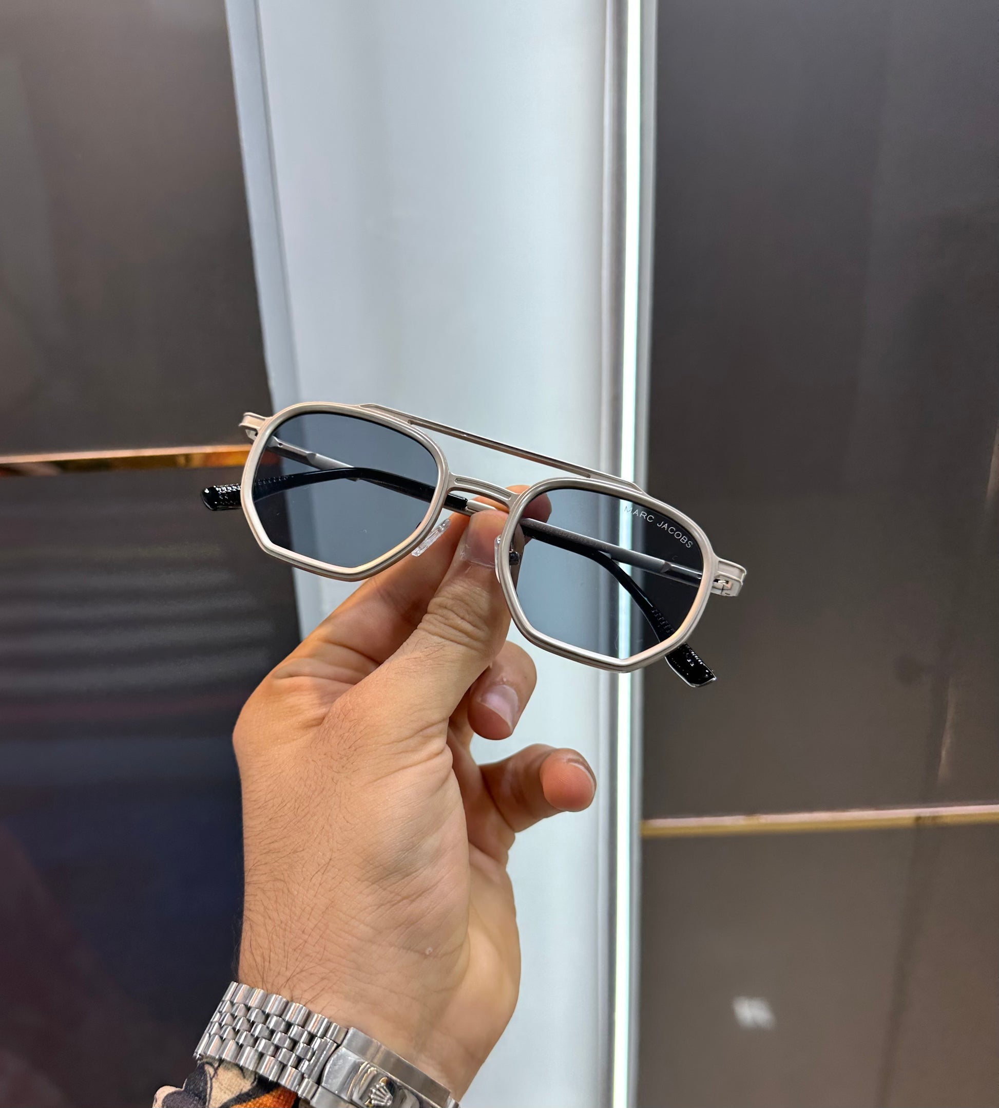 MARC JACOB PLATINUM EDITION SUNGLASSES WITH OG BOX Urban Classics Store