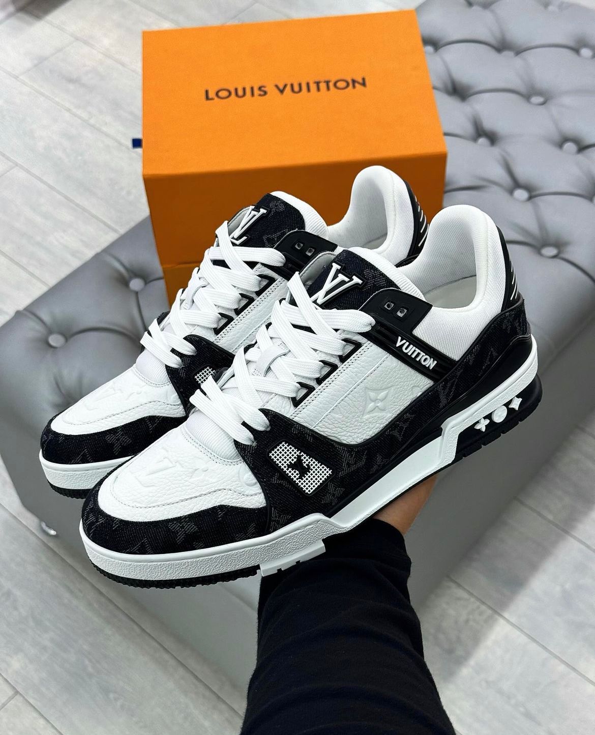 LOUIS VUITTON TRAINER BLACK WHITE WITH ACCESSORIES Urban Classics Store