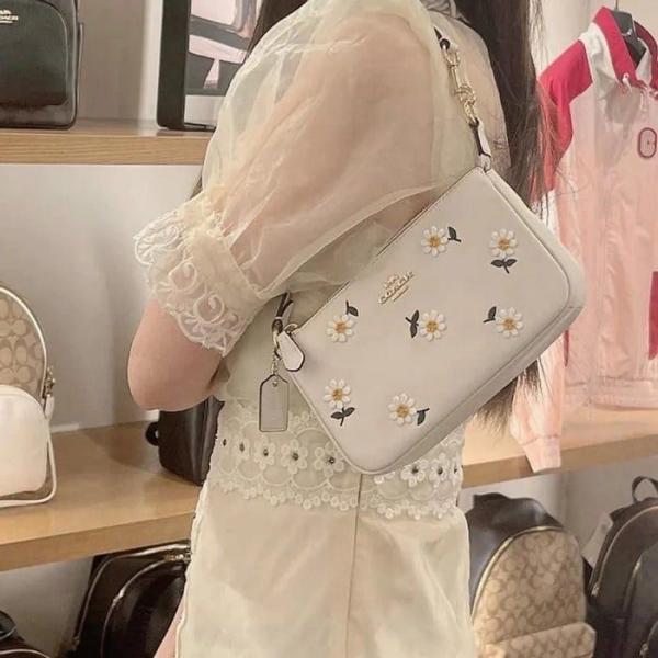 COACH NOLITA 18 (DAISY) BAG WITH OG BOX & CHAIN BELT Urban Classics Store