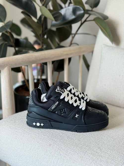 LOUIS VUITTON TRAINER ALL BLACK WITH ACCESSORIES Urban Classics Store