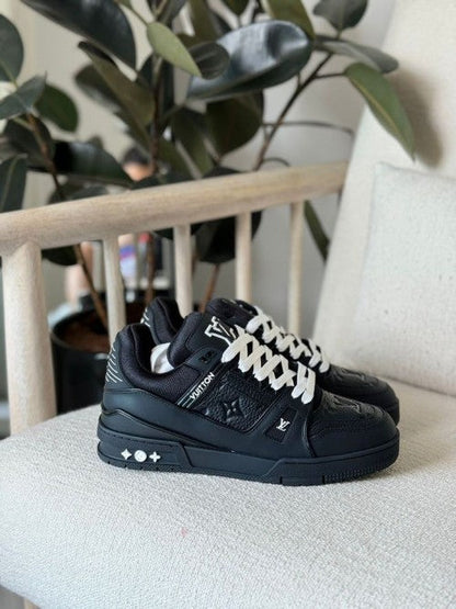 LOUIS VUITTON TRAINER ALL BLACK WITH ACCESSORIES Urban Classics Store