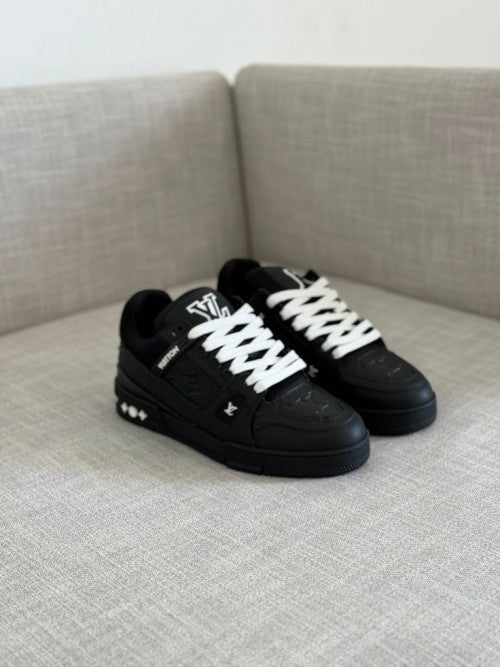 LOUIS VUITTON TRAINER ALL BLACK WITH ACCESSORIES Urban Classics Store
