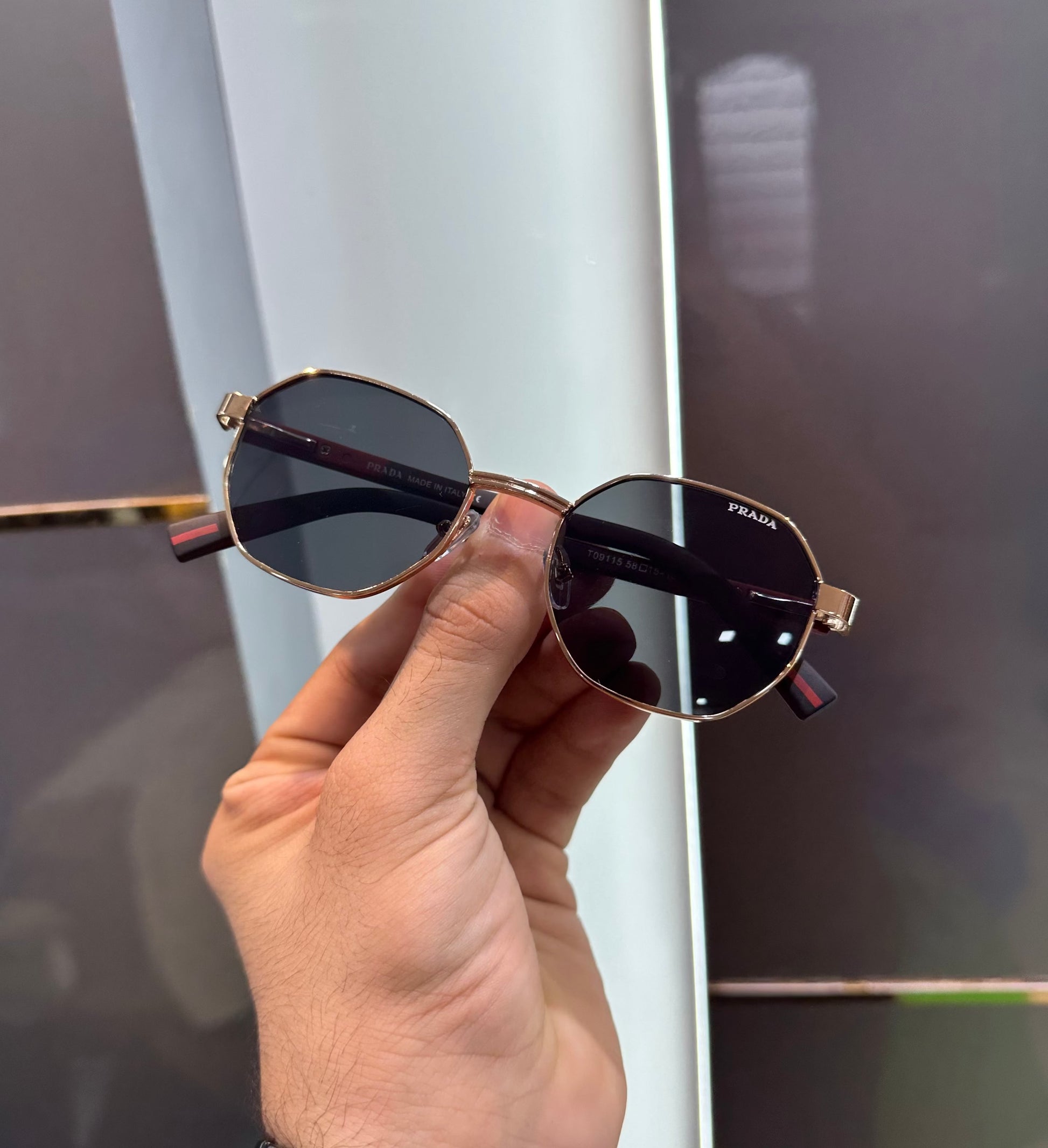 PRADA BLACK LUXURY FRAME SUNGLASS WITH OG BOX Urban Classics Store