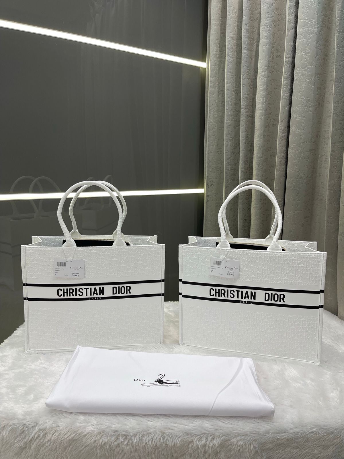 CHRISTIAN DIOR WHITE TOTE IMPORTED BAG WITH OG BOX Urban Classics Store