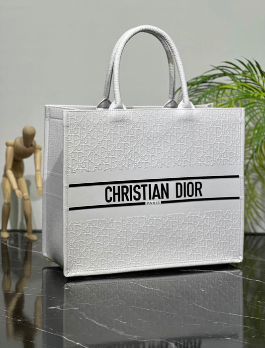 CHRISTIAN DIOR WHITE TOTE IMPORTED BAG WITH OG BOX Urban Classics Store