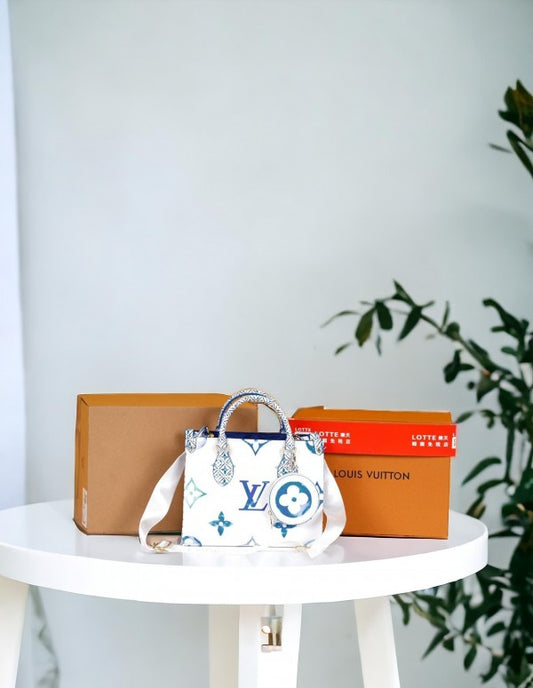 LOUIS VUITTION IMPORTED ON THE GO POCHETTE WHITE BLUE WITH OG BOX Urban Classics Store