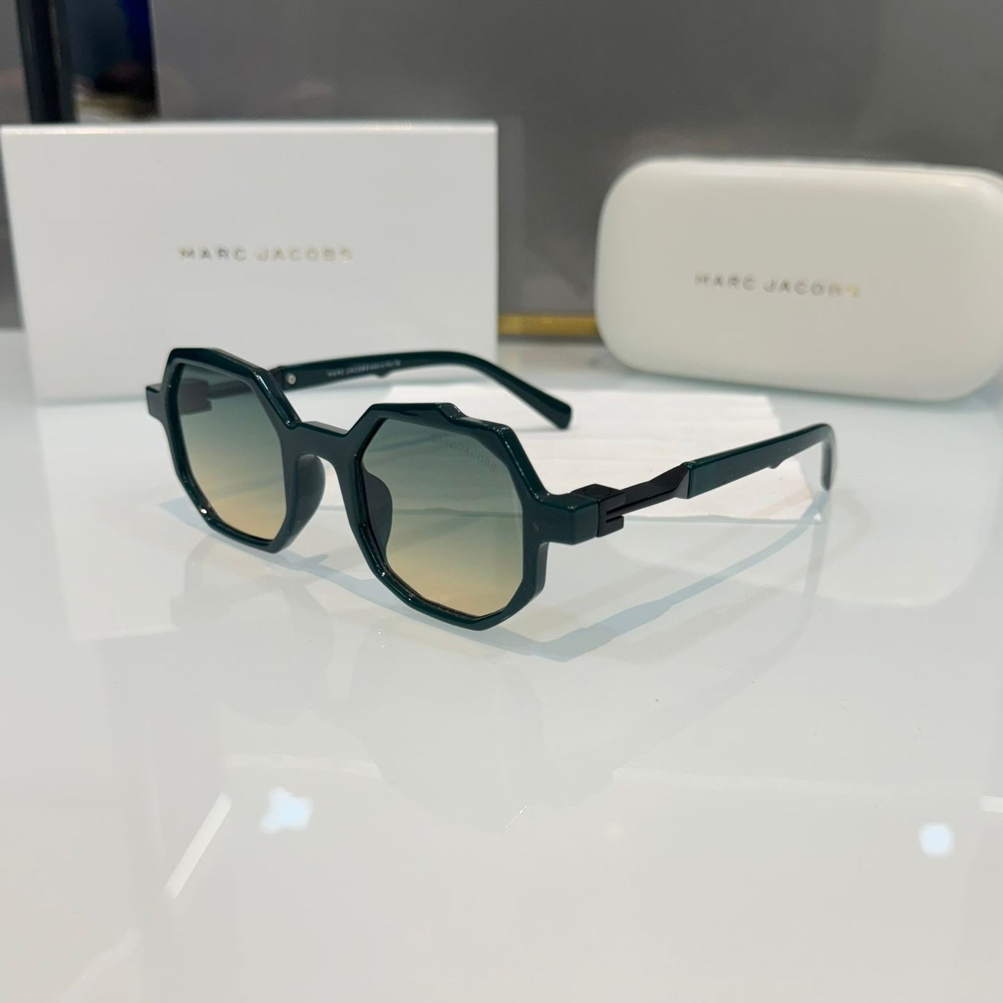 MARC & JACOOB PREMIUM SUNGLASS WITH IOG BOX Urban Classics Store