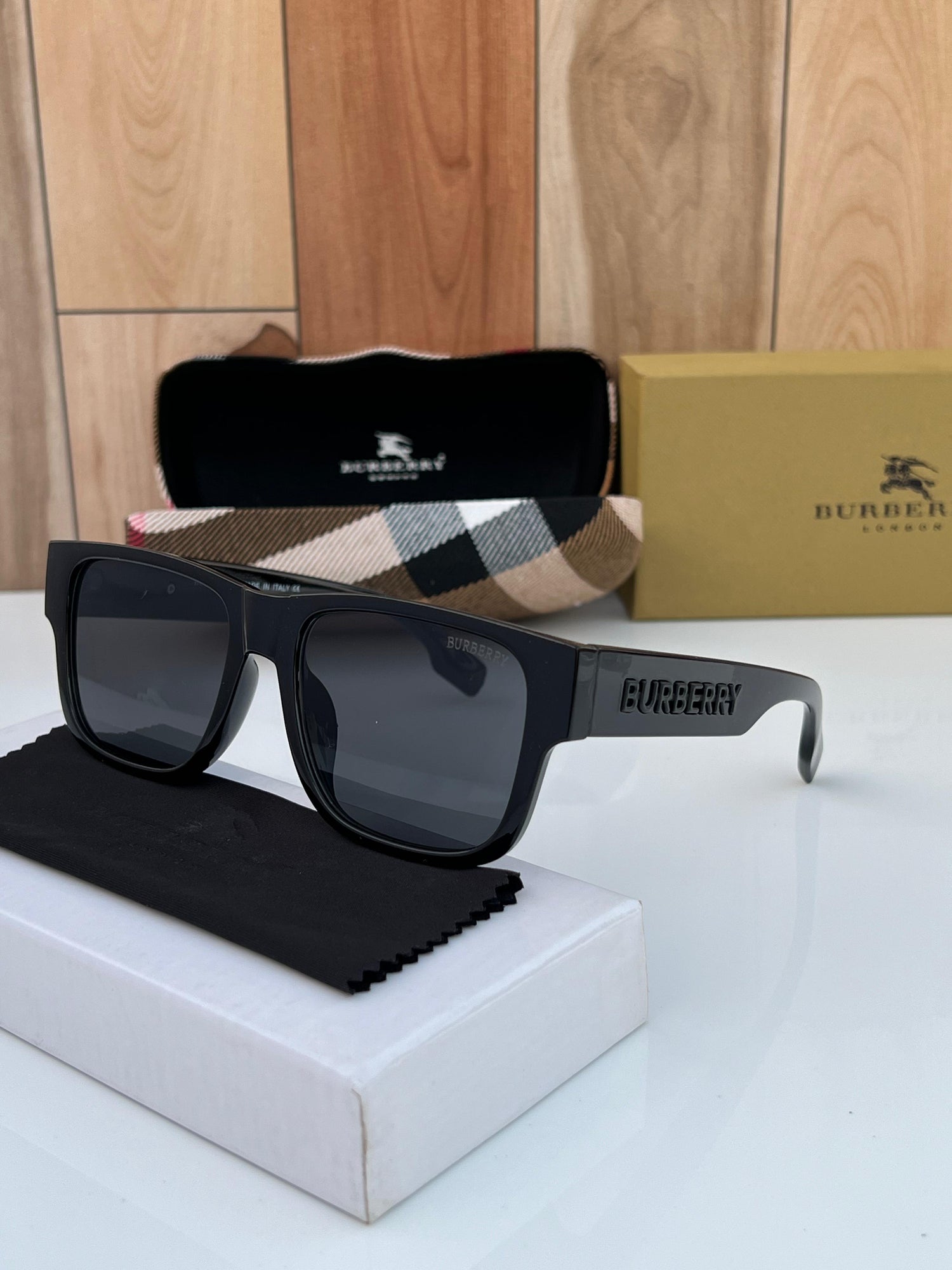 BURBERRY PREMIUM SUNGLASS FULL BLACK WITH OG KIT Urban Classics Store