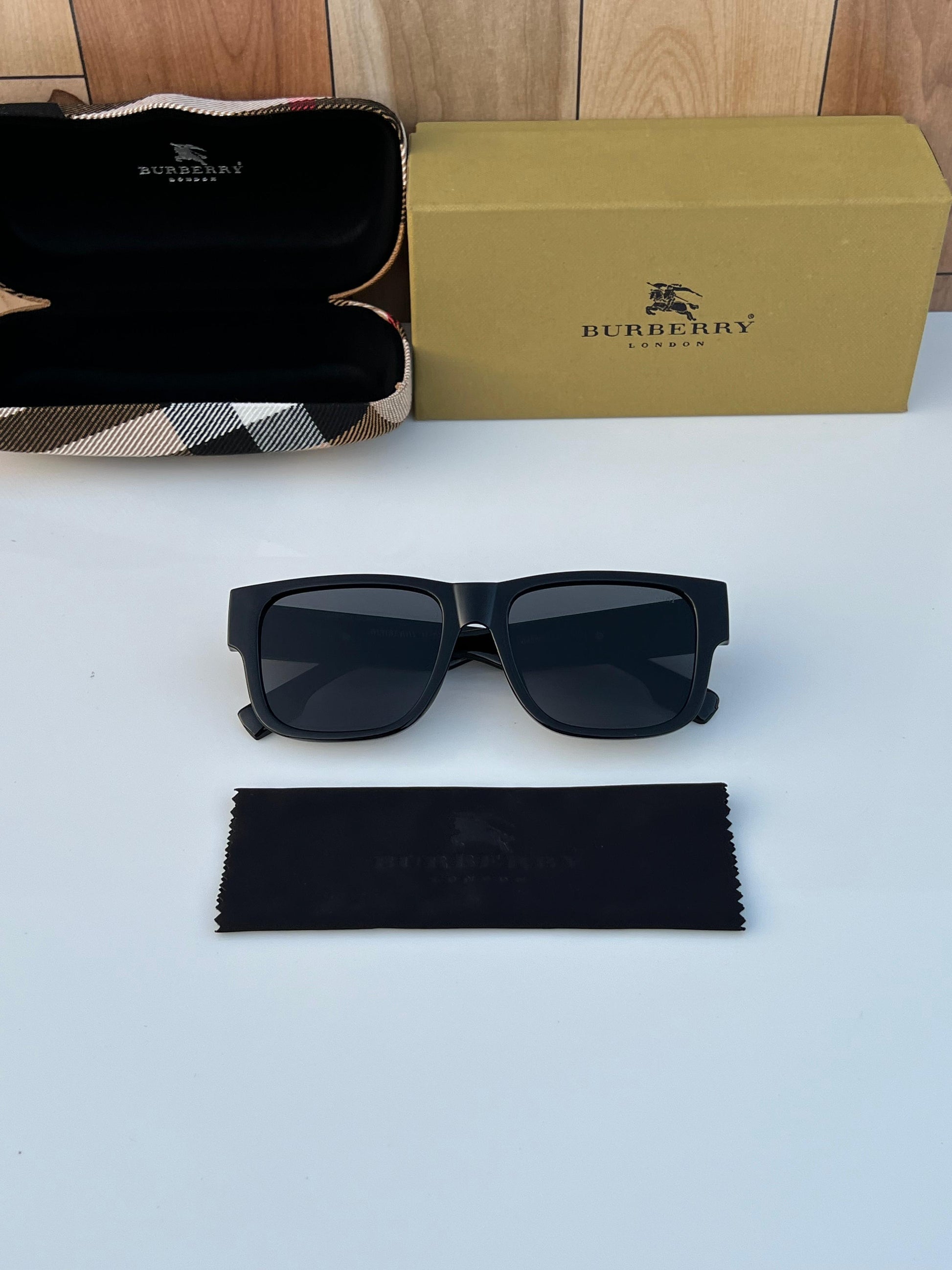 BURBERRY PREMIUM SUNGLASS FULL BLACK WITH OG KIT Urban Classics Store