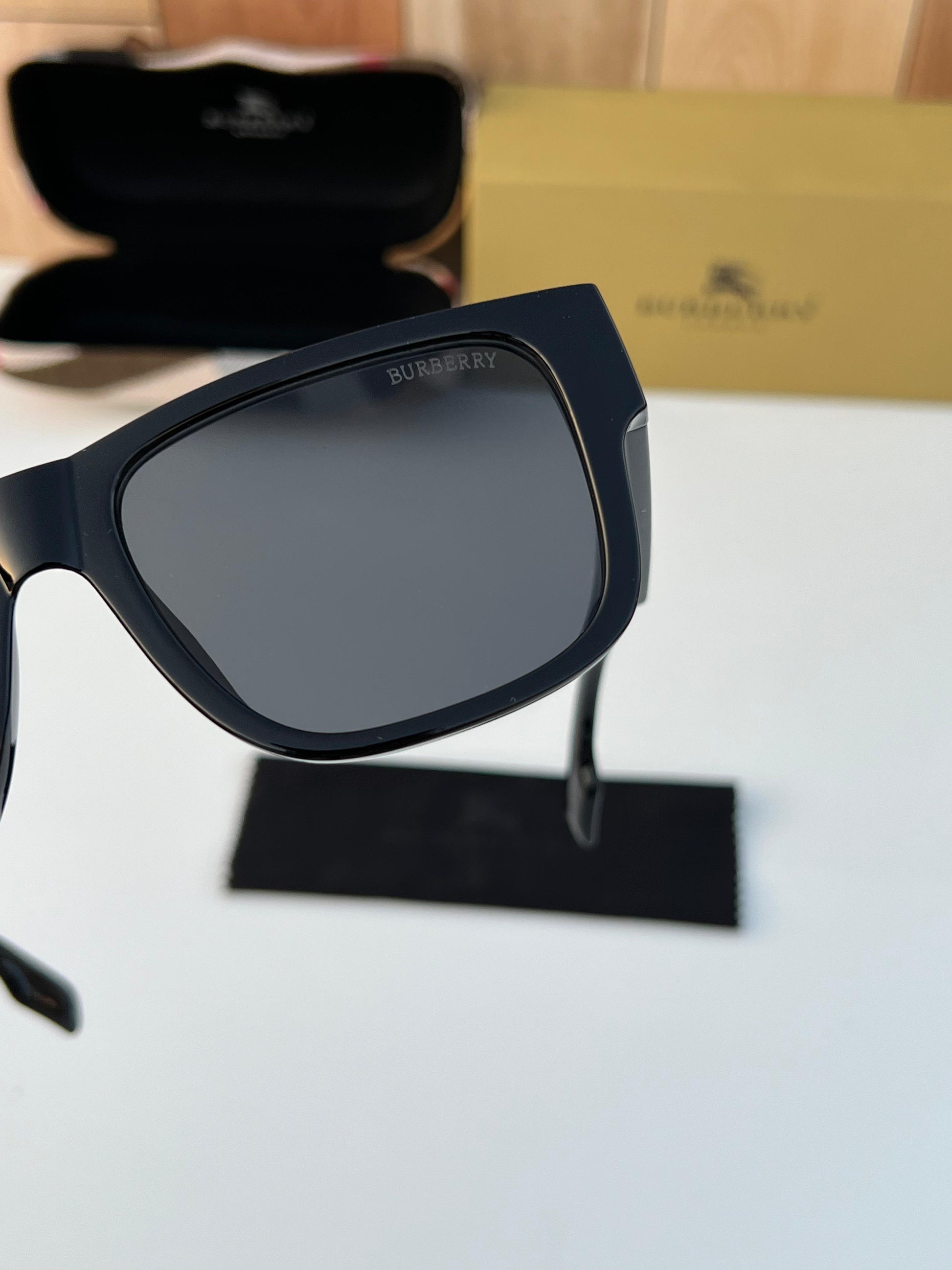 BURBERRY PREMIUM SUNGLASS FULL BLACK WITH OG KIT Urban Classics Store