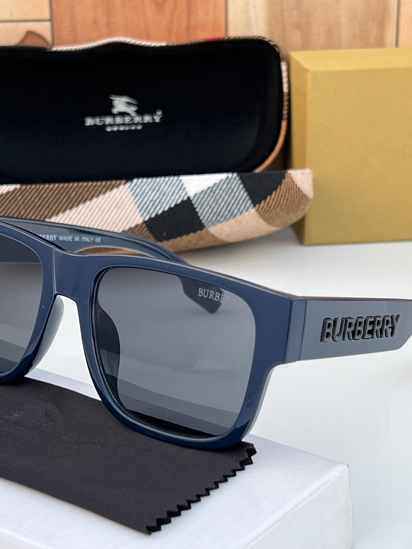 BURBERRY PREMIUM SUNGLASS WAYFERO BLUE BLACK WITH OG KIT Urban Classics Store