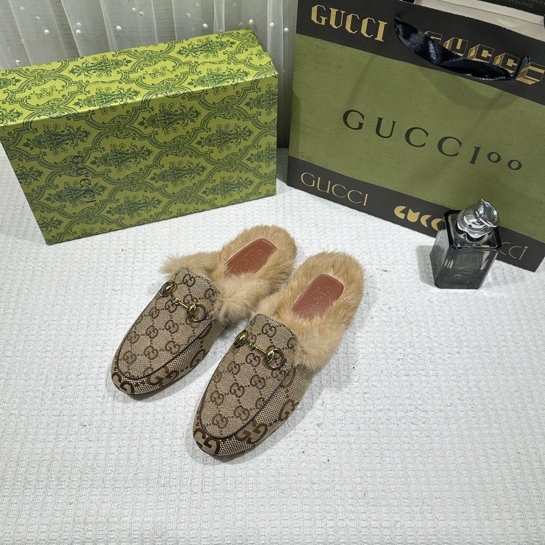 GUCCI PRINCETOWN HORSEBIT FURRY SLIDES WITH ORIGINAL BOX AND CARRY BAG Urban Classics Store